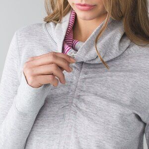 Lululemon In A Cinch Reversible Long Sleeve Tee Heathered Light Grey Raspberry 6